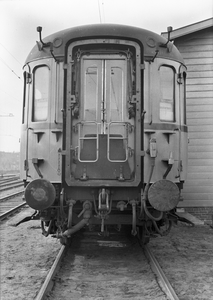 167748 Afbeelding van de kopwand van een rijtuig plan D van de N.S. bij de Centrale Werkplaats te Haarlem.